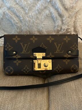 Authentic Louis Vuitton Sac Triangle PM Monogram Crossbody bag🌟RARE🌟